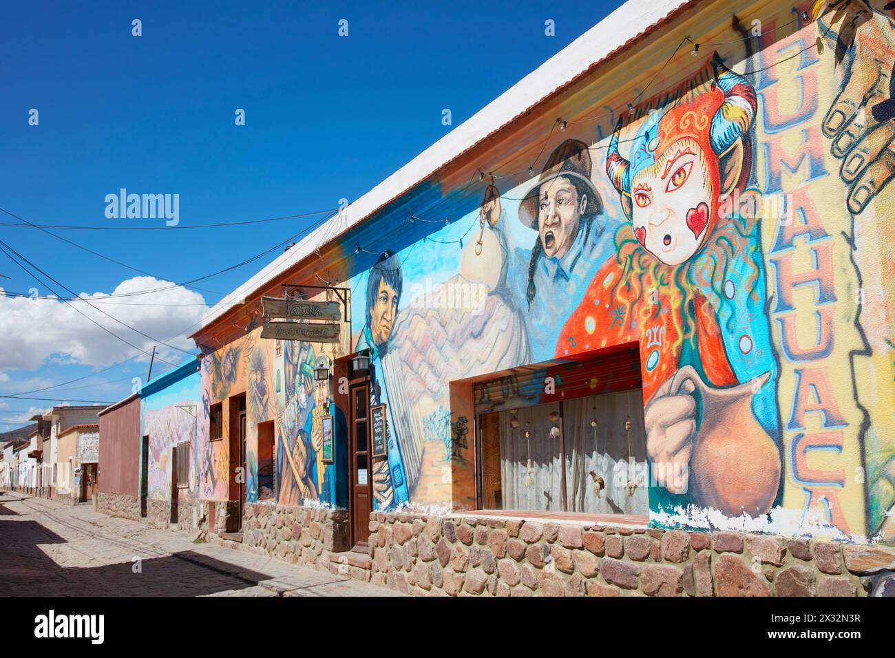 Art mural dans une rue de Humahuaca, Jujuy, Quebrada de Humahuaca, Nord-Ouest argentin. Banque D'Images