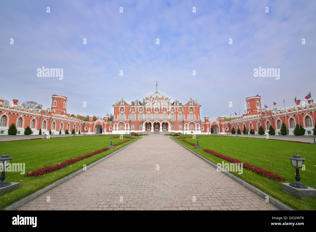 Parc et vue panoramique sur le Palais Petroff à Moscou. Palais a été construit au 18ème siècle Banque D'Images