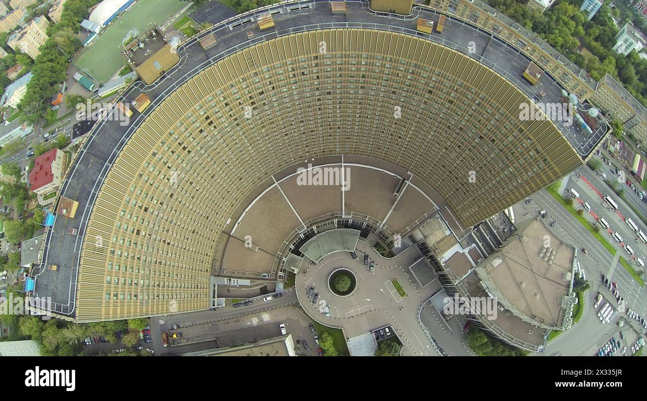 MOSCOU - septembre 09 : (vue du quadrocoptère sans pilote) vue au-dessus de l'hôtel Cosmos, le 09 septembre 2013 à Moscou, Russie. Cosmos hôtel a été construit pour XXIIe Olym Banque D'Images