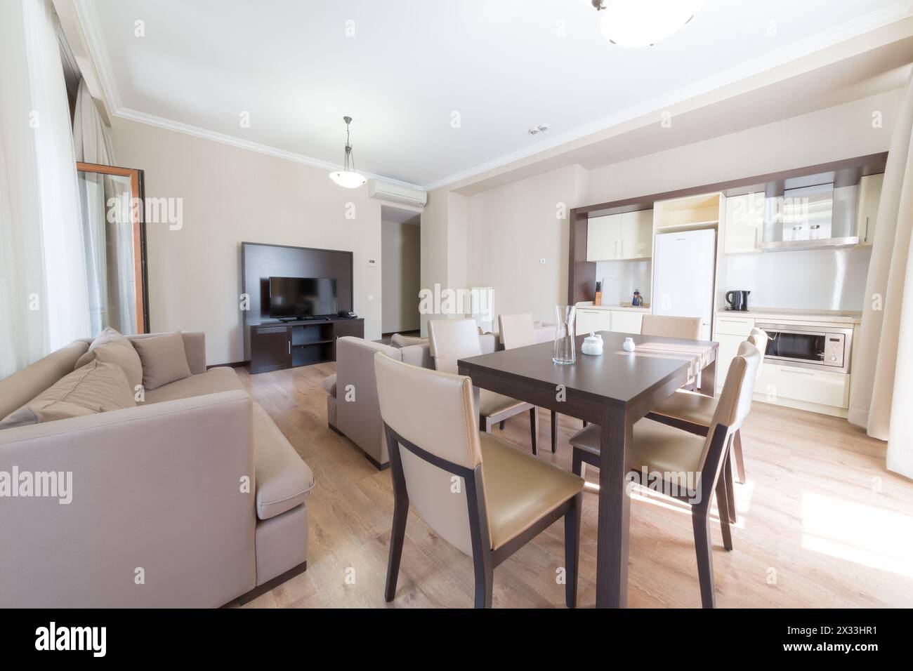 ESTOSADOK, RUSSIE - AOÛT 1,2014 : salon de l'appartement dans Gorky Gorod Apartments Banque D'Images