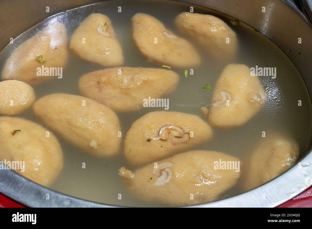 Bonbons Rajasthani, vendus au bord de la route, marché de Jodhpur, Rajasthan, Inde. Banque D'Images