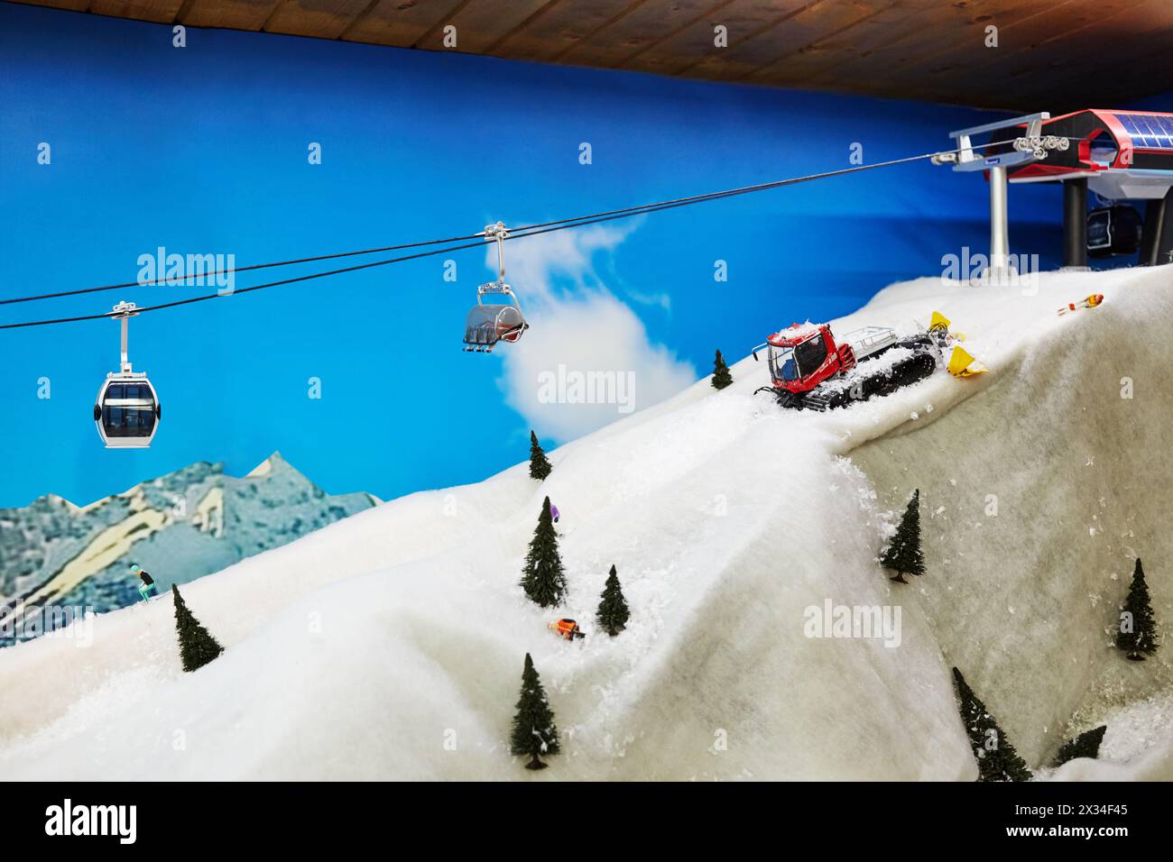 MOSCOU, RUSSIE - DEC 28, 2014 : modèle de travail de téléphérique dans la piste de ski Stepanovo. Le complexe sportif Stepanovo est situé à 50 km de Moscou. Banque D'Images