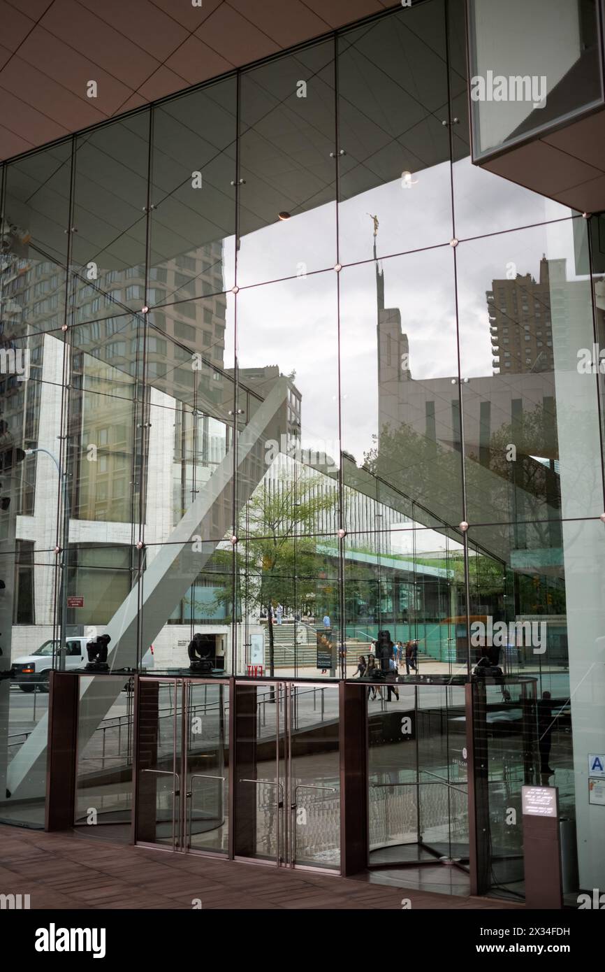 NEW YORK - 23 août 2014 : entrée de l'école Julliard, conservatoire des arts de la scène créé en 1905 Banque D'Images