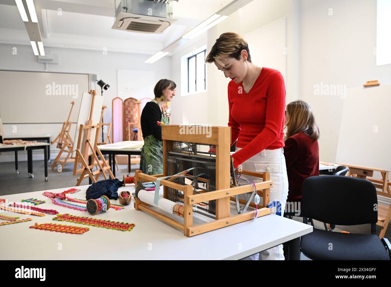 Les Londoniens ont l'occasion de tisser des liens dans leur vie, alors que West Dean - le collège renommé pour l'art, l'artisanat, la conservation et le design - ouvre un nouvel avant-poste à Bloomsbury, feat. démonstrations et ateliers interactifs Banque D'Images