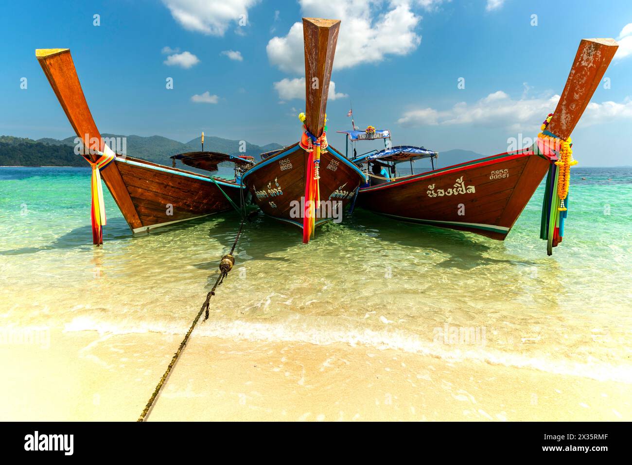 Bateaux Longtail, Koh Lipe, mer d'Andaman, Thaïlande Banque D'Images