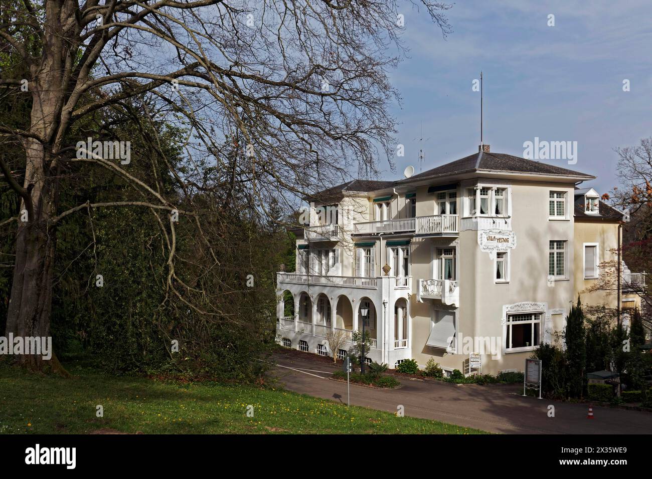Villa Hedwig, façade Art Nouveau de 1902, ancien hôpital privé du Dr Albert Fraenkel, ville thermale de Badenweiler, Forêt Noire, Markgraeflerland Banque D'Images