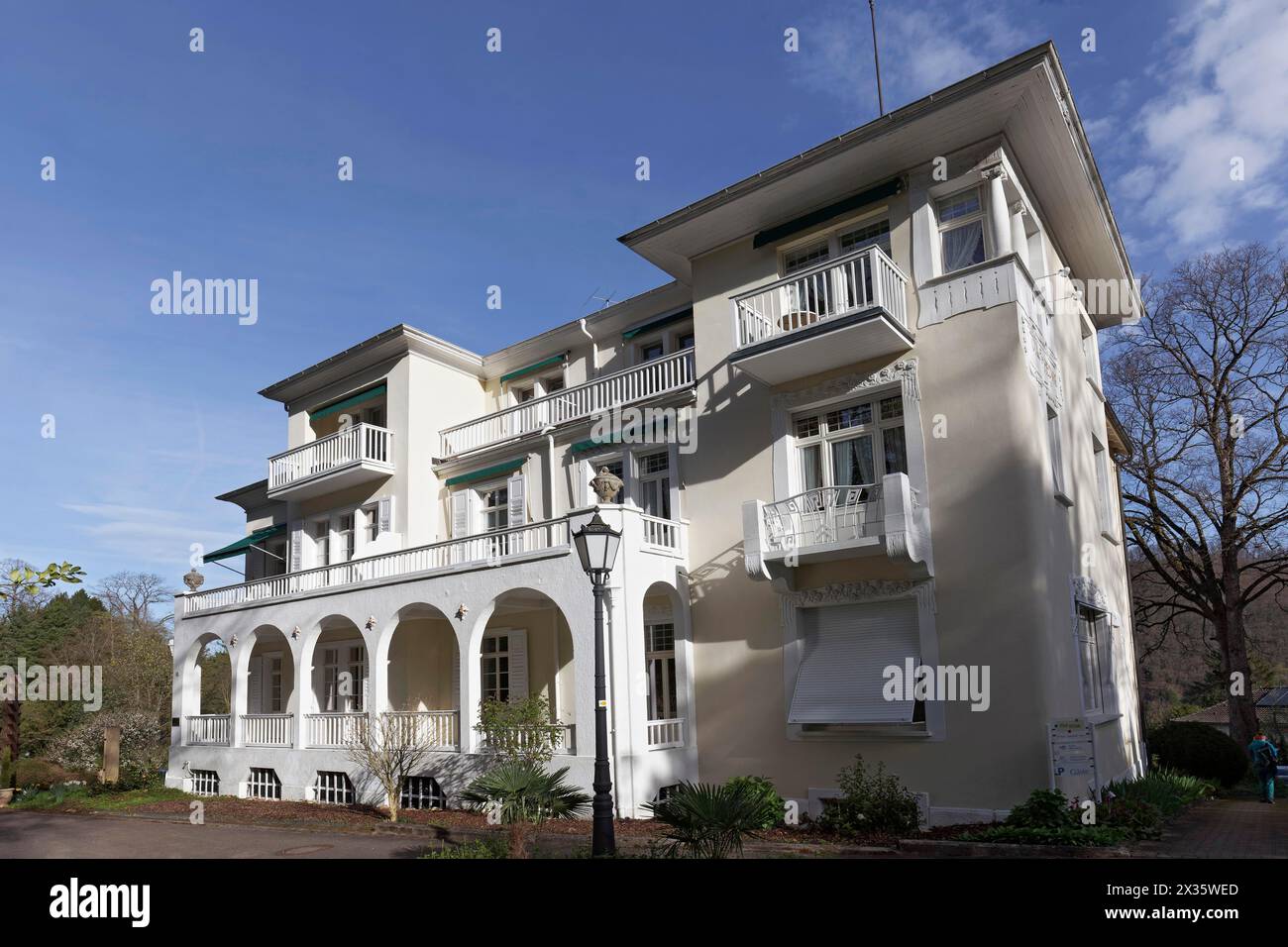Villa Hedwig, façade Art Nouveau de 1902, ancien hôpital privé du Dr Albert Fraenkel, ville thermale de Badenweiler, Forêt Noire, Markgraeflerland Banque D'Images