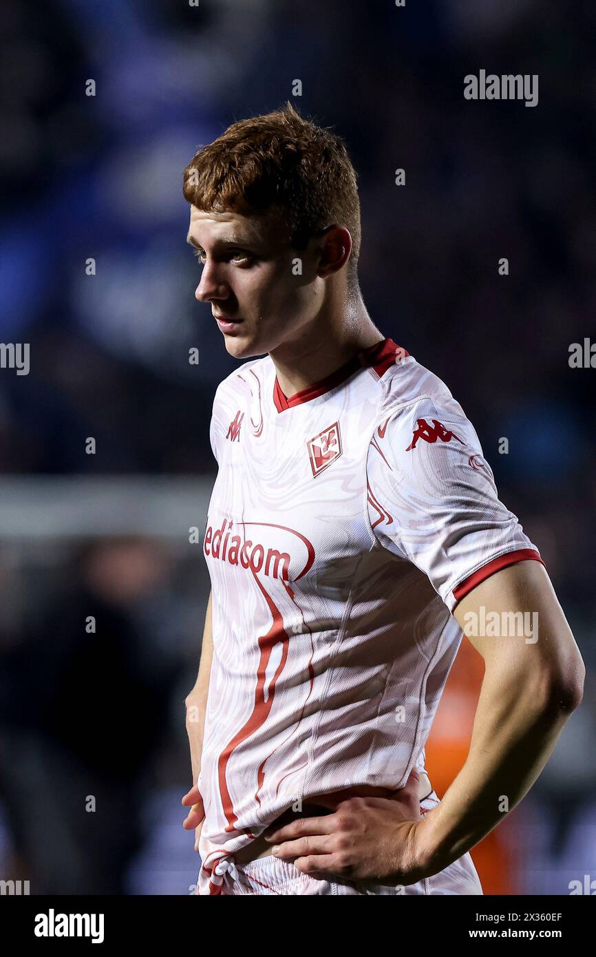 BERGAMO, ITALY - APR 24: Pietro Comuzzo (ACF Fiorentina) disappointed at the end of the semi-final Frecciarossa Coppa Italia soccer match between Atalanta and Fiorentina at Gewiss Stadium on April 24, 2024 in Bergamo, Italy. (Photo by Stefano Nicoli/Speed Media/Icon Sportswire) (Icon Sportswire via AP Images) Banque D'Images
