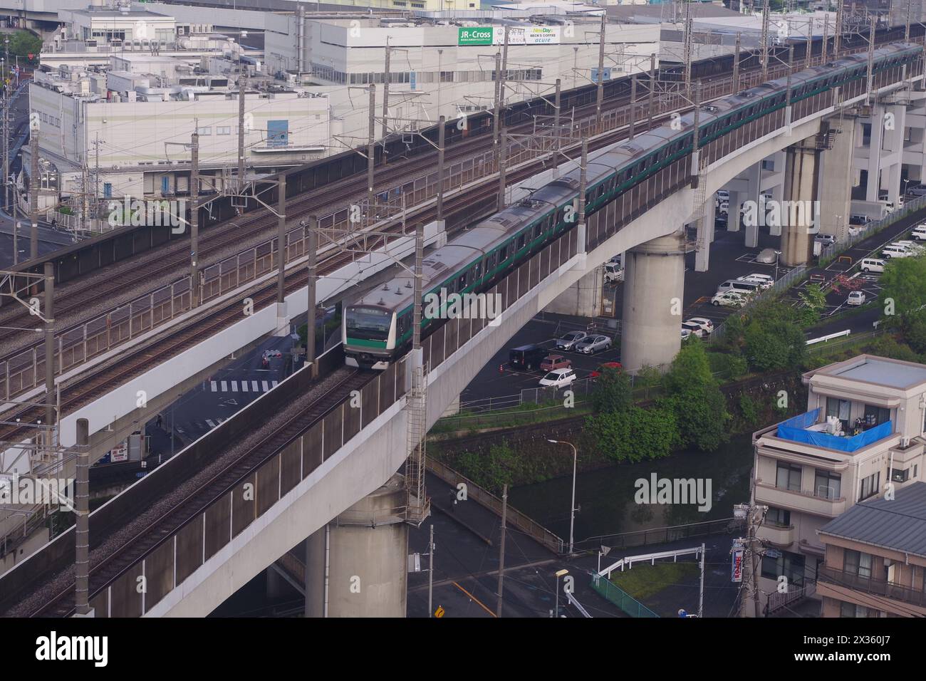 Train local sur la ligne JR Saikyo, préfecture de Saitama, Japon Banque D'Images