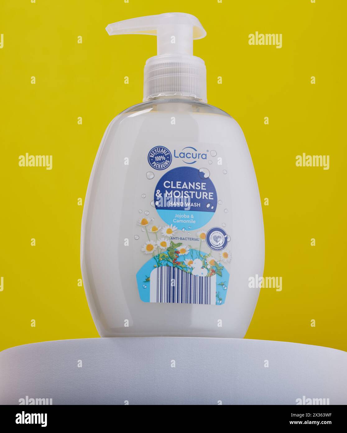 Mansfield, Nottingham, Royaume-Uni, 25 avril 2024 : image de produit studio de Lacura lavage des mains. Banque D'Images