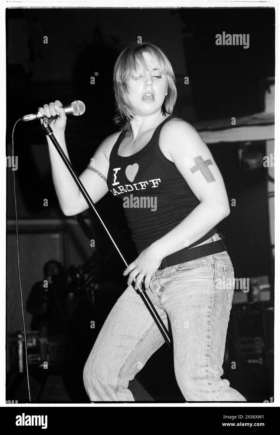 MEL C, CONCERT, SOLO, 2000 : former Spice Girl Mel C – Melanie Chisholm – jouant en solo au Cardiff St David’s Hall le 21 septembre 2000. Photographie : Rob Watkins. INFO : Mel C, née Melanie Chisholm le 12 janvier 1974, à Whiston, Angleterre, est devenue célèbre en tant que membre des Spice Girls dans les années 90 Sa carrière solo a prospéré avec des tubes comme « Never Be the Same Again », mettant en valeur son talent durable. Banque D'Images