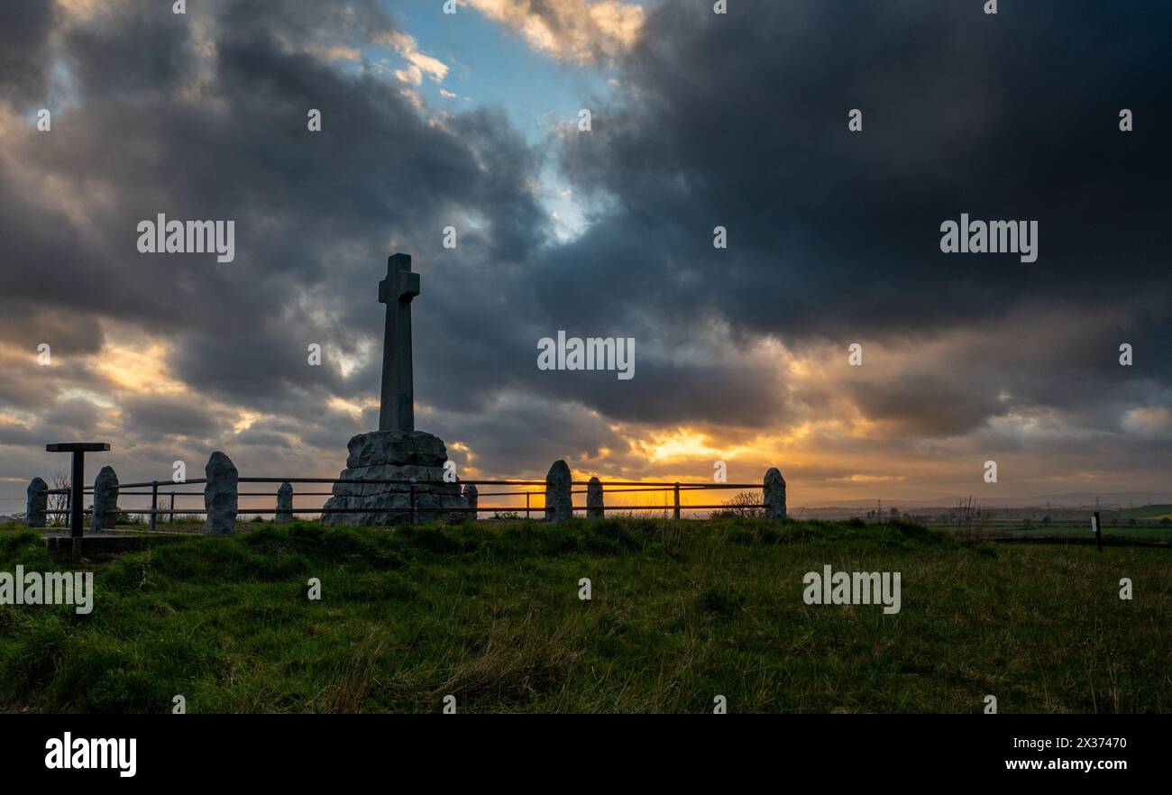 Le soleil se couche sur le monument de la bataille de Flodden Banque D'Images