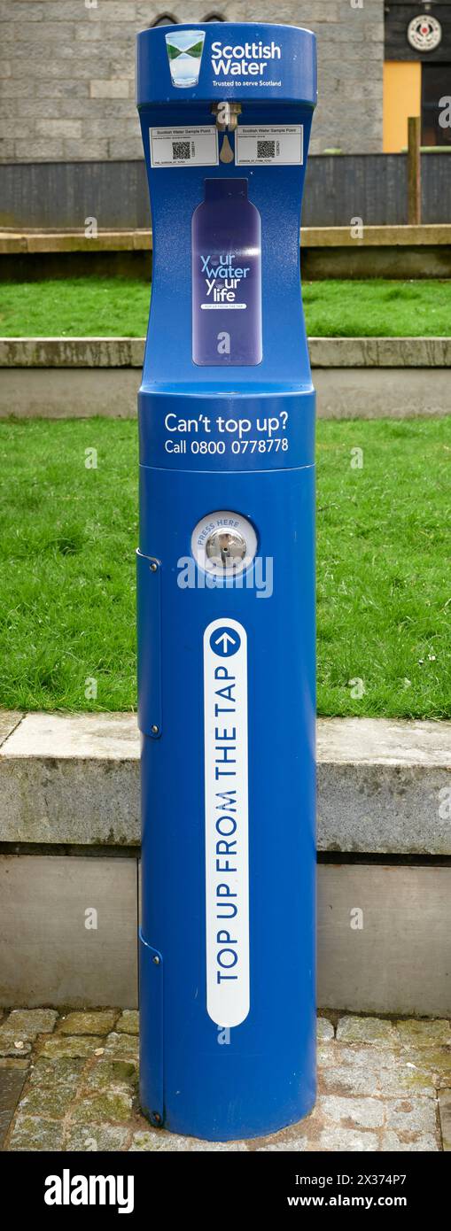 Point de remplissage d'eau écossais pour remplir les bouteilles d'eau, Gordon Square, Fort William Banque D'Images