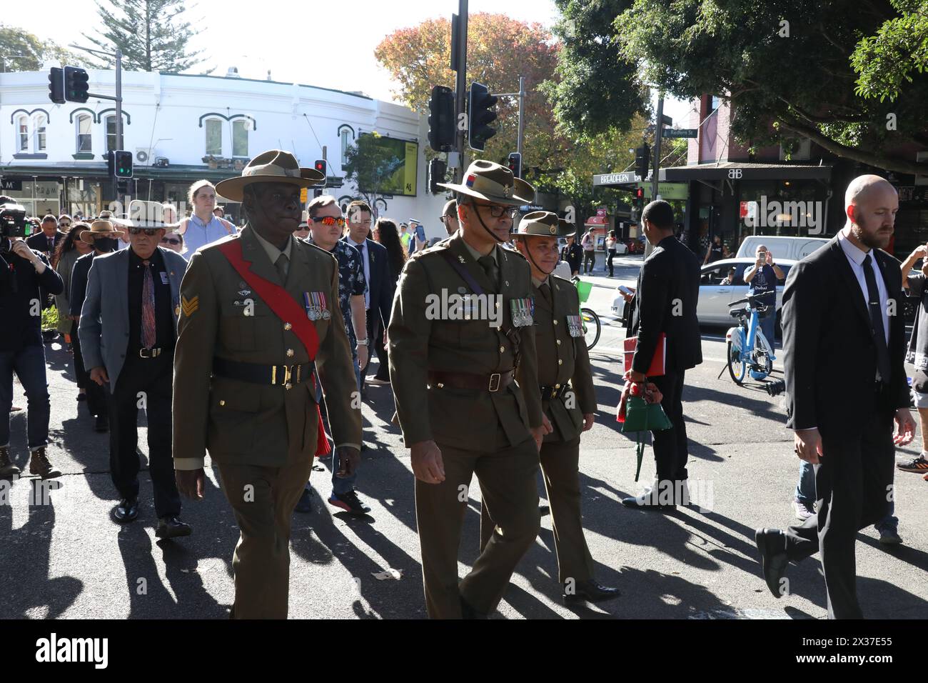 Sydney, Australie. 25 avril 2024. L'événement Colred Digger et la marche de la Journée Anzac commémorent les aborigènes et les insulaires du détroit de Torres qui ont servi notre pays dans des conflits à l'étranger. Crédit : Richard Milnes/Alamy Live News Banque D'Images