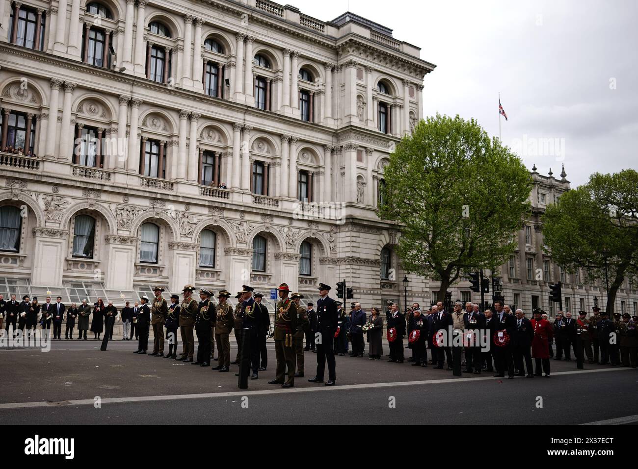 Cérémonie de dépôt de la couronne commémorant le jour de l'ANZAC au cénotaphe de Londres. Date de la photo : jeudi 25 avril 2024. Banque D'Images