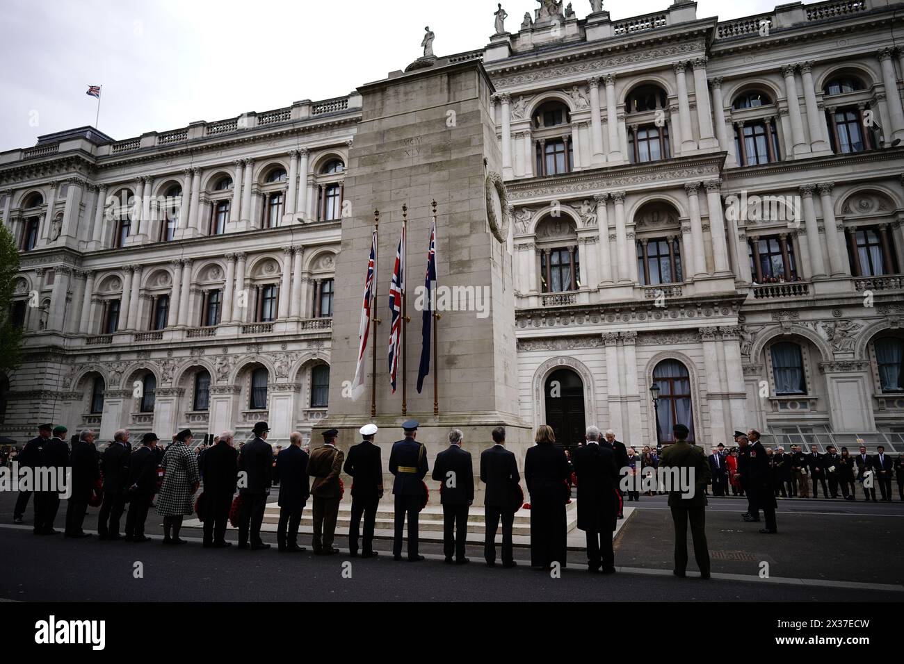 Cérémonie de dépôt de la couronne commémorant le jour de l'ANZAC au cénotaphe de Londres. Date de la photo : jeudi 25 avril 2024. Banque D'Images