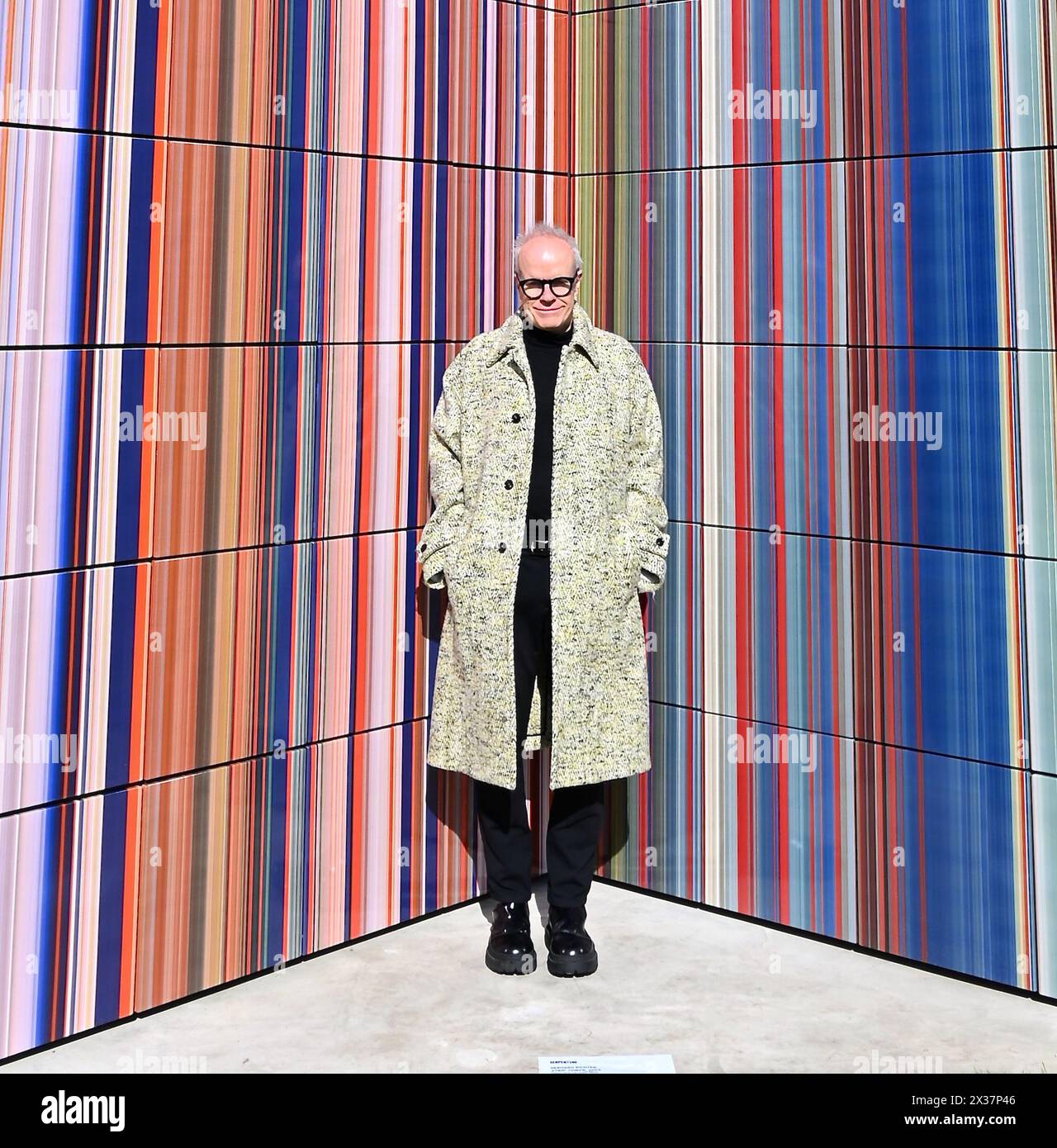 Serpentine présente une nouvelle sculpture à grande échelle de l'artiste allemand Gerhard Richter (né en 1932 à Dresde, Allemagne ; vit et travaille à Cologne, Allemagne). Situé sur le socle de Serpentine South, dans les jardins de Kensington, STRIP-TOWER (2023) est exposé du 25 avril au 27 octobre 2024. C'est la dernière présentation d'une longue série de présentations publiques remarquables dans les parcs royaux depuis la fondation de Serpentine en 1970...Serpentine South 25 avril – 27 octobre 2024 Banque D'Images