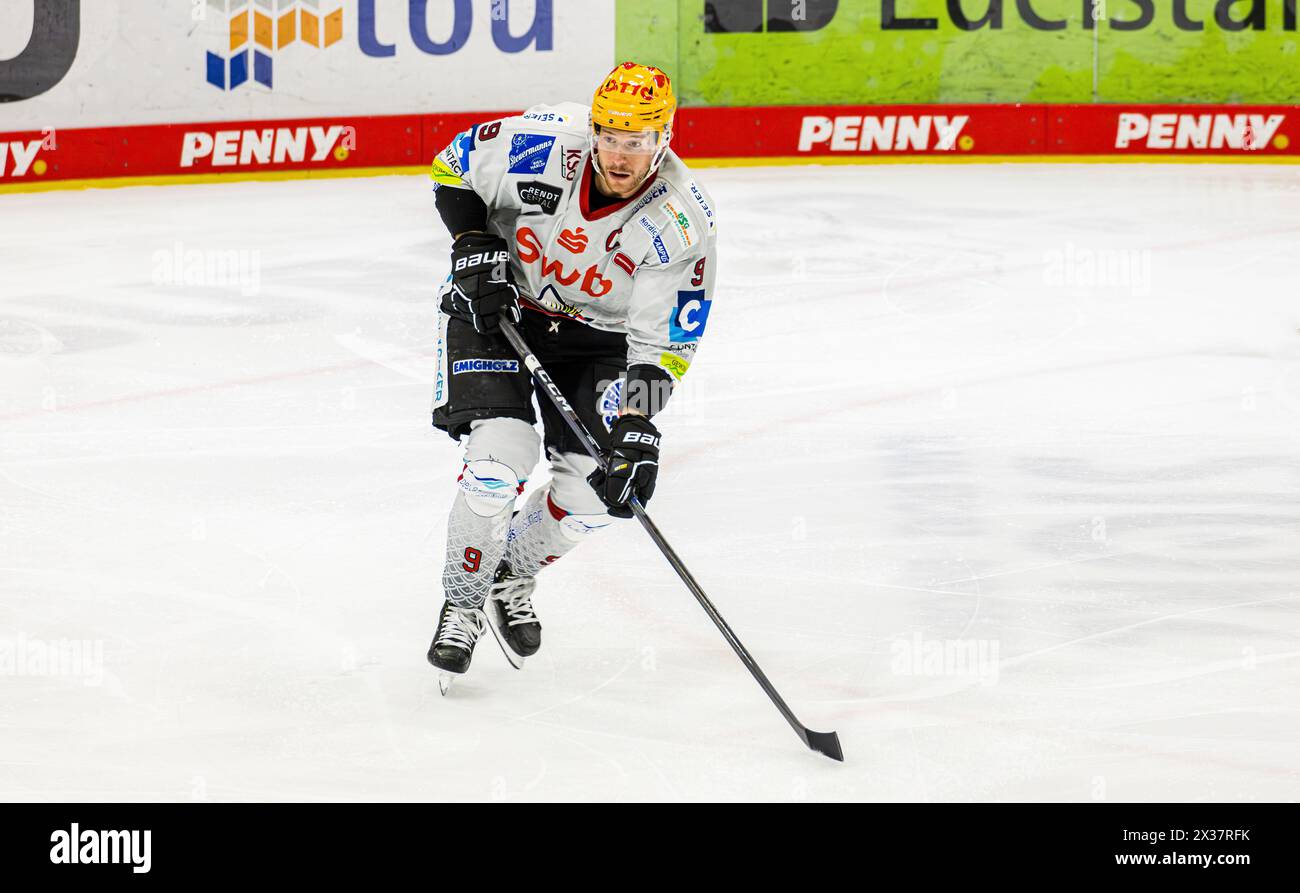 Pinguins Bremerhaven Stürmer #9 Jan Urbas während dem Spiel gegen die Schwenninger Wild Wings in der Helios Arena. (Villingen-Schwenningen, Deutschlan Banque D'Images