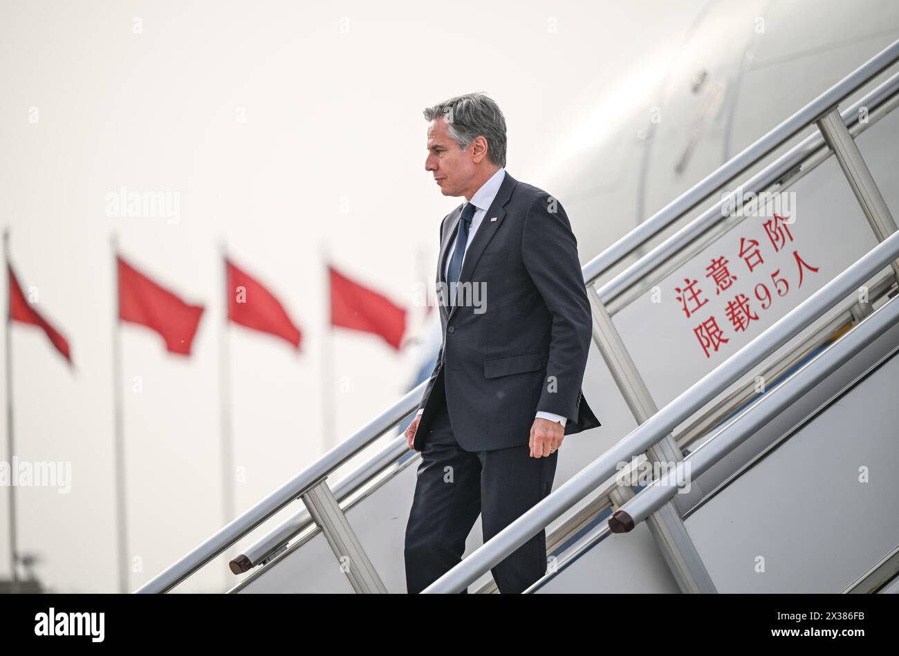 Pékin, Chine. 25 avril 2024. Le secrétaire d'État américain Antony Blinken arrive à Pékin, capitale de la Chine, le 25 avril 2024. Crédit : Chen Yehua/Xinhua/Alamy Live News Banque D'Images