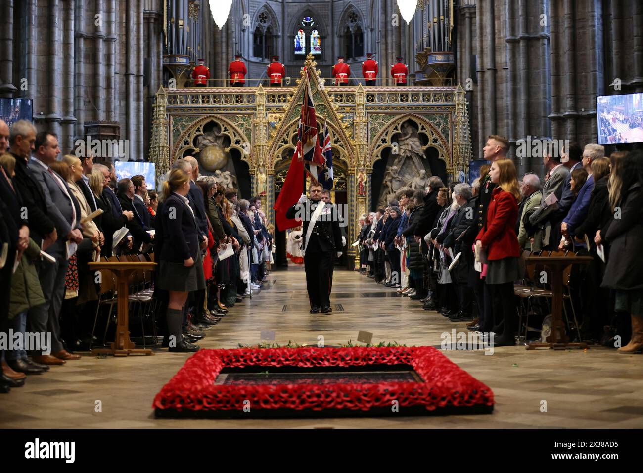 Les invités assistent au Service de commémoration et à Thanksgiving commémorant le jour de l'ANZAC à l'abbaye de Westminster, à Londres. Date de la photo : jeudi 25 avril 2024. Banque D'Images