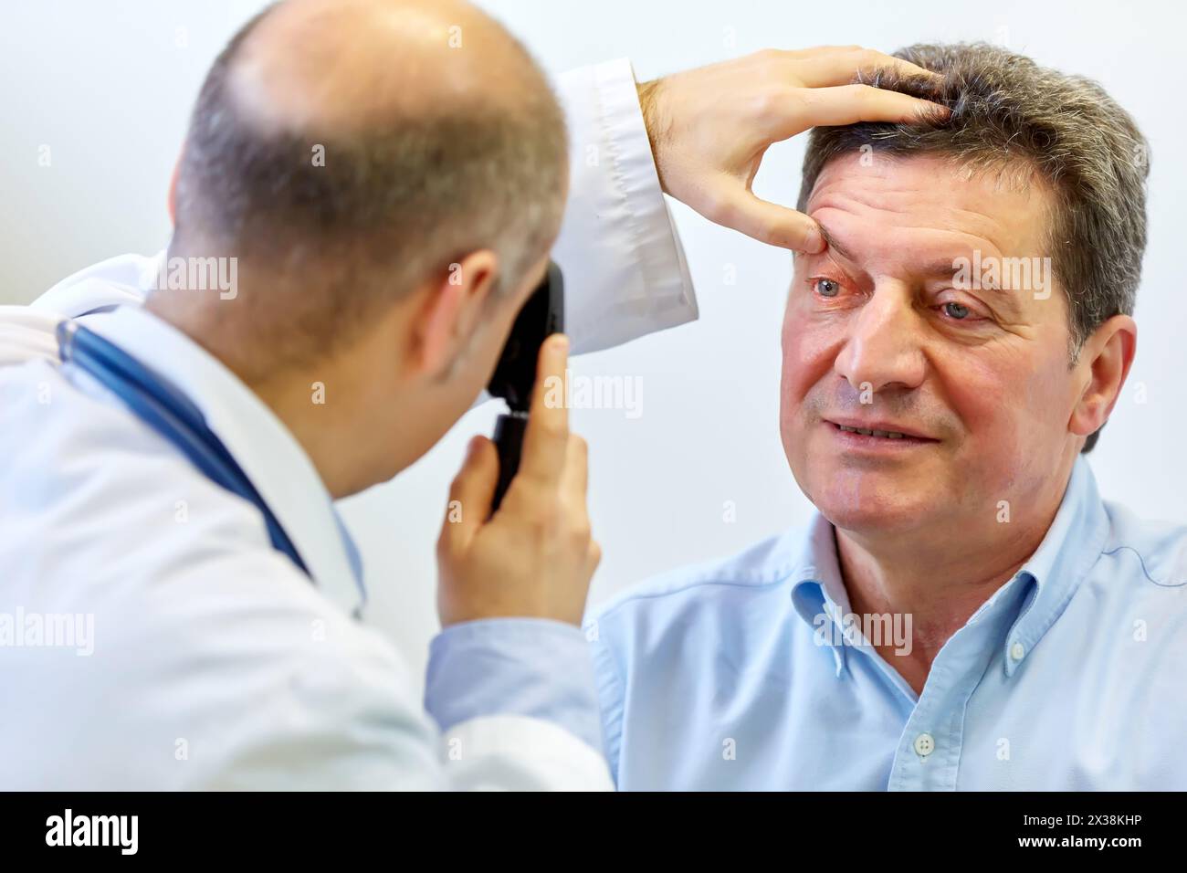 Examen de la vue, une consultation médicale ambulatoire, Lezo, Gipuzkoa, Pays Basque, Espagne Banque D'Images