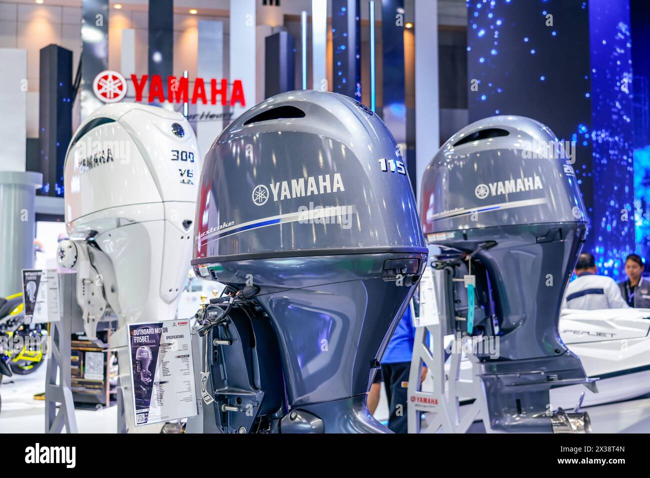 Moteurs de bateaux marins Yamaha puissants. Thaïlande, Bangkok 07 avril 2024. Banque D'Images