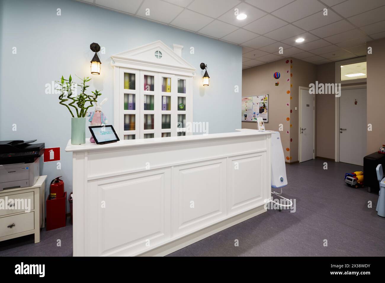 MOSCOU, RUSSIE - OCT 19, 2016 : intérieur de la salle de réception du Centre médical pour enfants Sanare pour les enfants de tous âges de la naissance à 17 ans. Banque D'Images