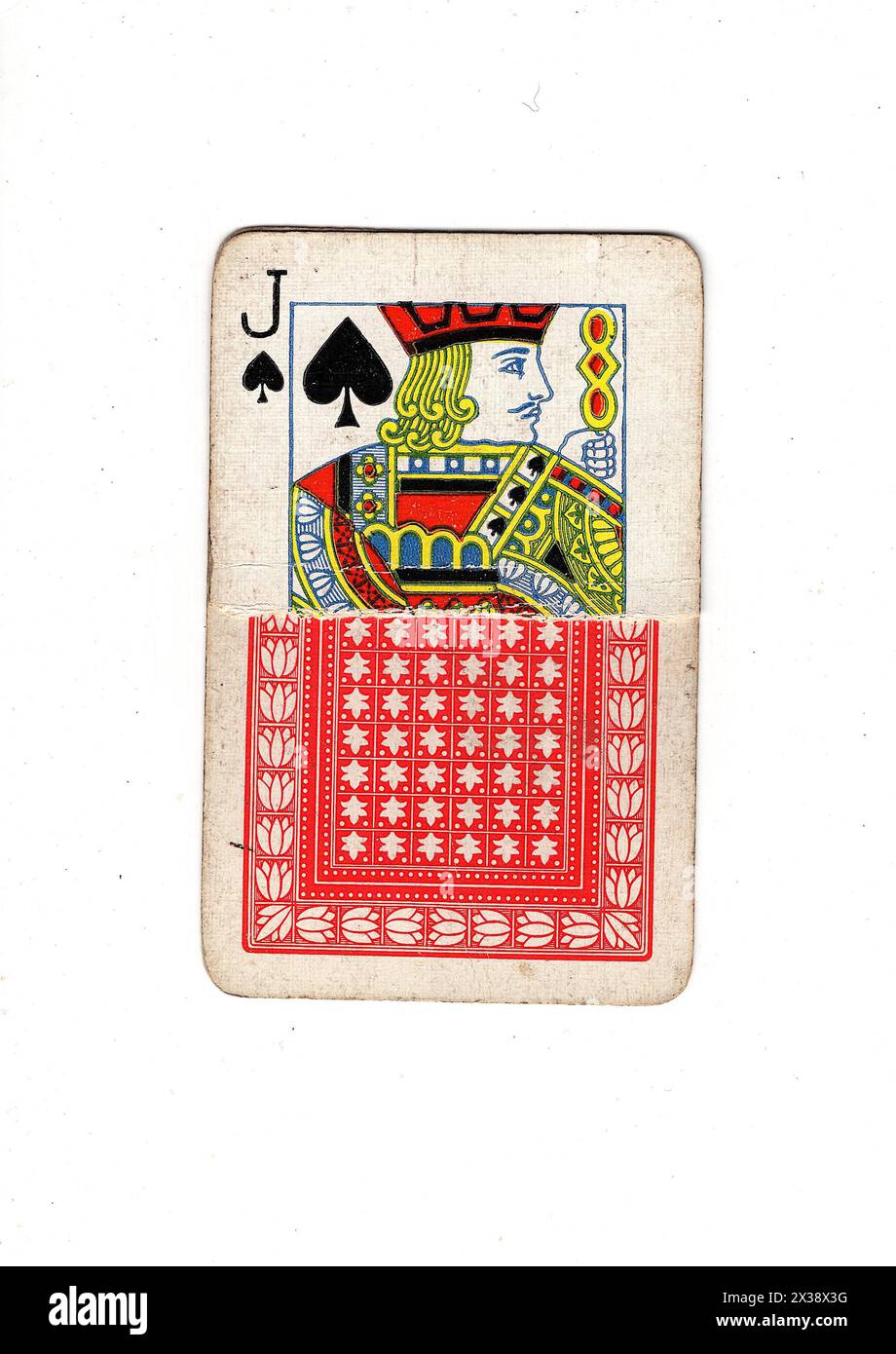 Un jack déchiré de pique carte à jouer vintage montrant l'avant et l'arrière sur un fond blanc. Banque D'Images