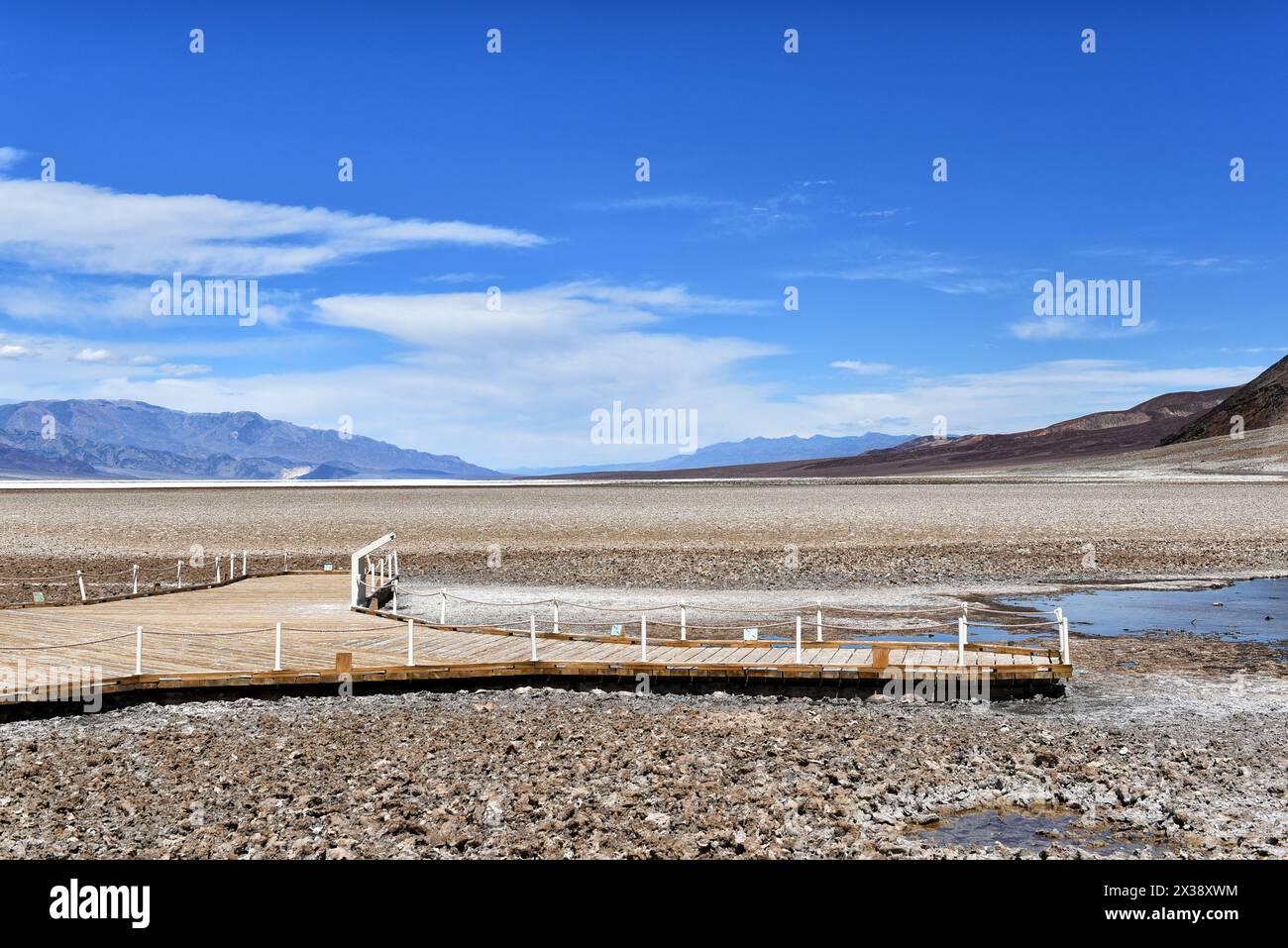 Badwater Basin, le point le plus bas en Amérique du Nord dans le parc national de la Vallée de la mort. Banque D'Images