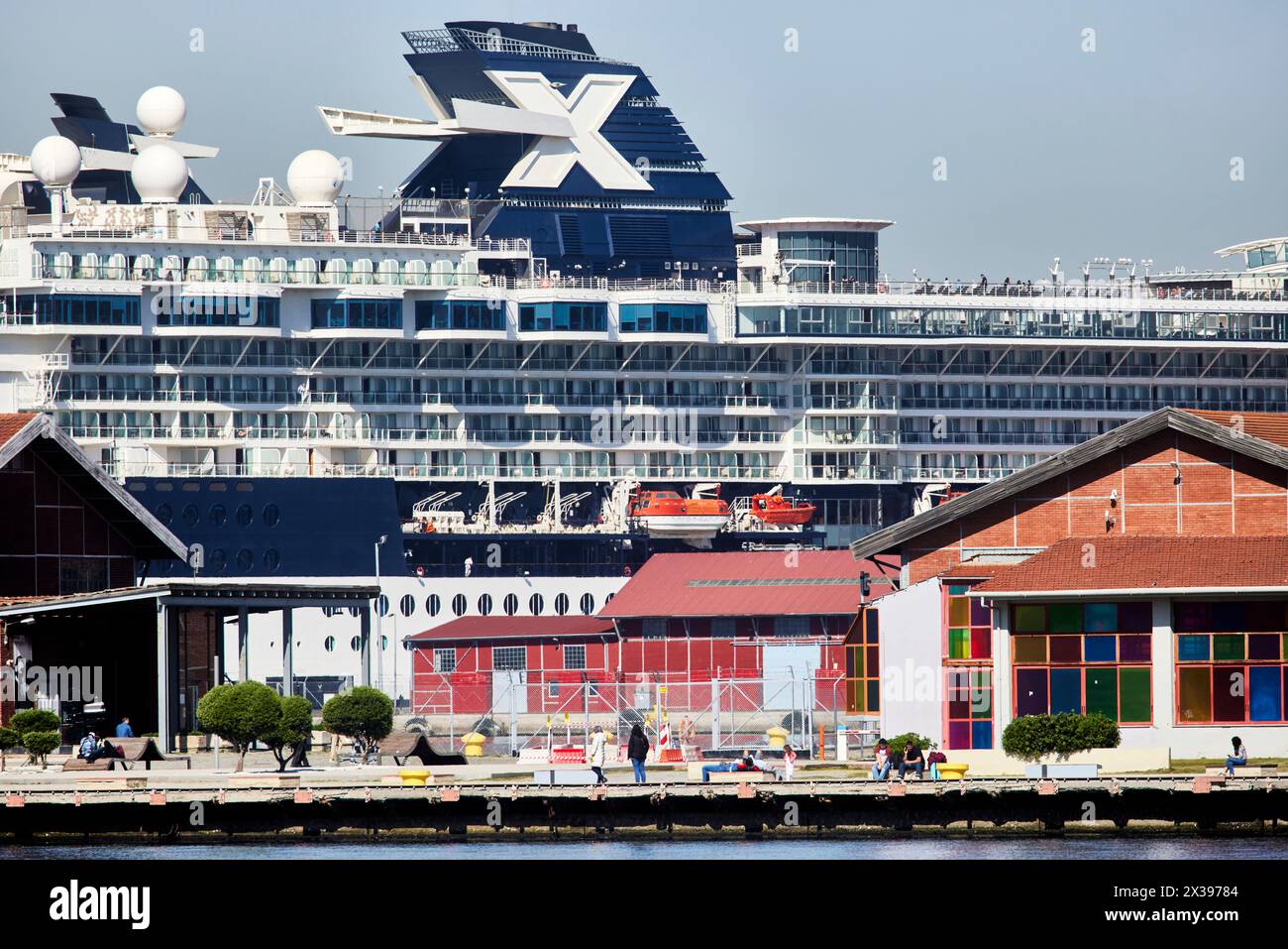 Thessalonique, région de la ville grecque de Macédoine dans le nord de la Grèce accoste avec Celebrity Cruises bateau CELEBRITY INFINITY accosté Banque D'Images