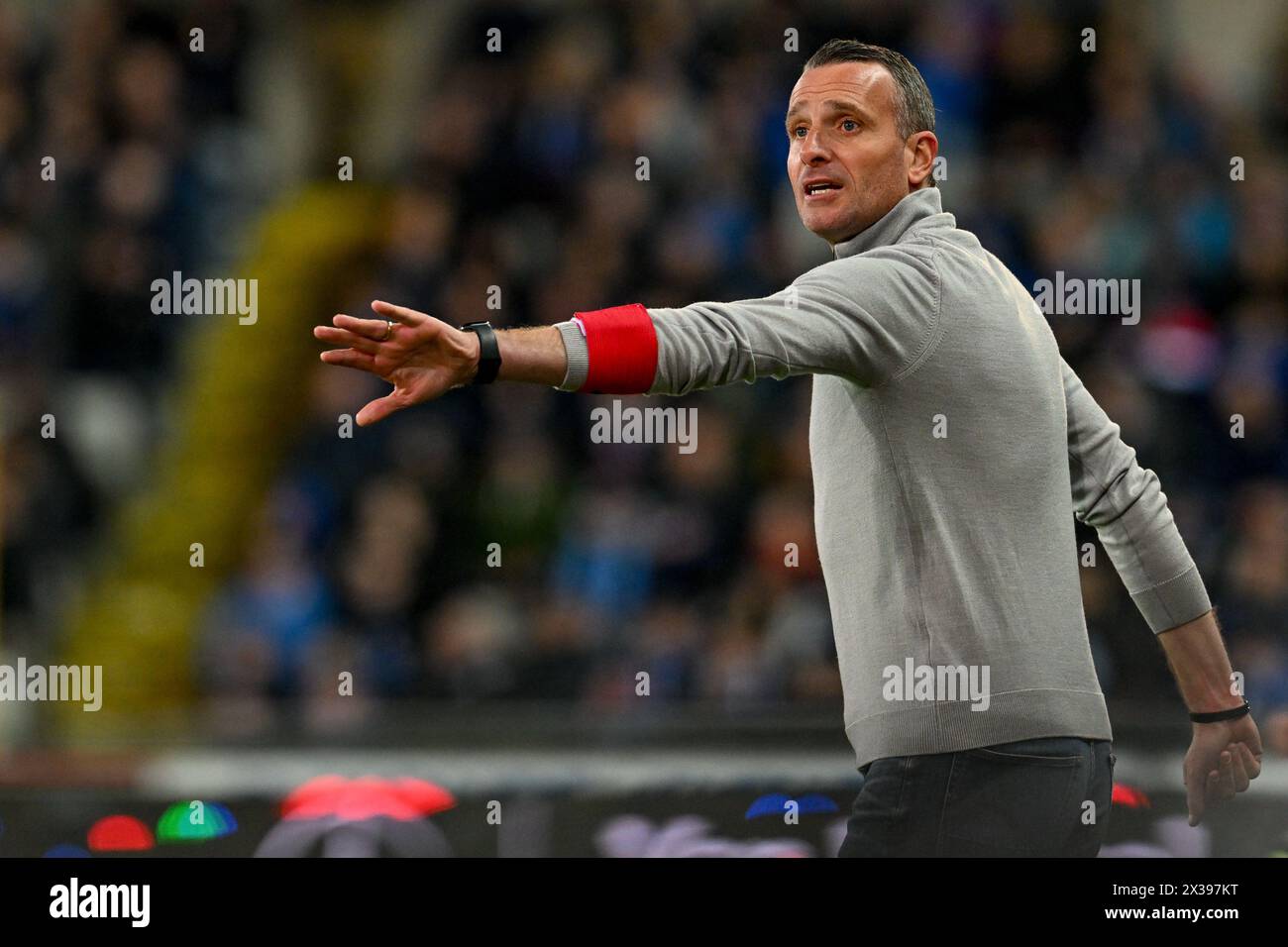 Nicky Hayen , entraîneur-chef du Club Brugge, photographié lors du match Jupiler Pro League saison 2023 - 2024 jour 5 dans le Play-off des Champions entre le Club Brugge KV et le KRC Genk le 24 avril 2024 à Brugge, Belgique. (Photo de David Catry / Isosport) Banque D'Images