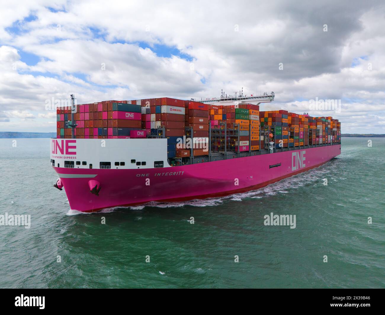 One Integrity est un transporteur de conteneurs ultra-large exploité par Ocean Network Express entre l'Asie et l'Europe. Banque D'Images