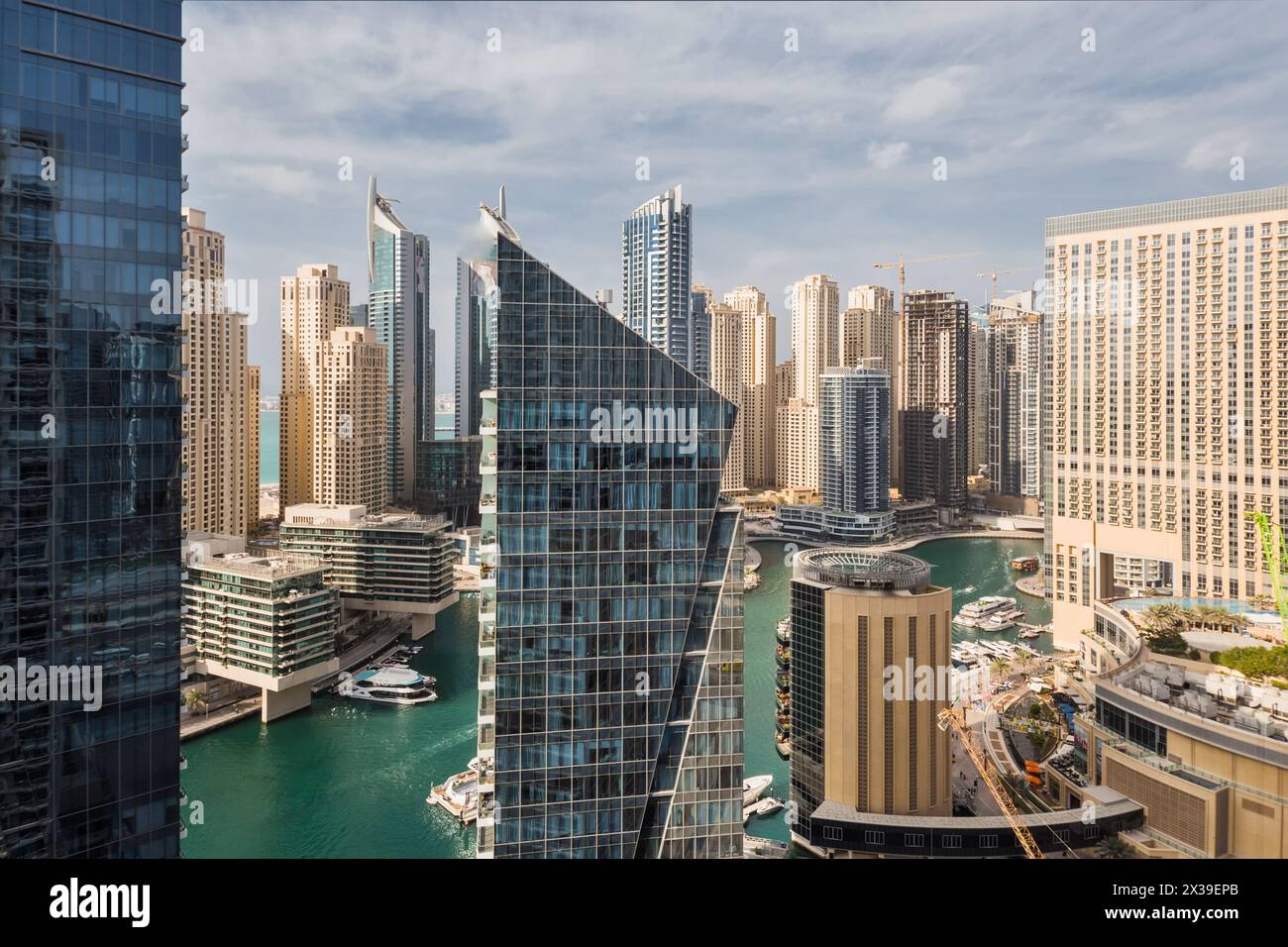 DUBAÏ, Émirats arabes Unis - 13 janvier 2017 : Silverene Tower RMJM, Marina canal dans la zone de Marina, conçu par RMJM, ce complexe offre 35 étages dans la Tour A et 26 étages Banque D'Images