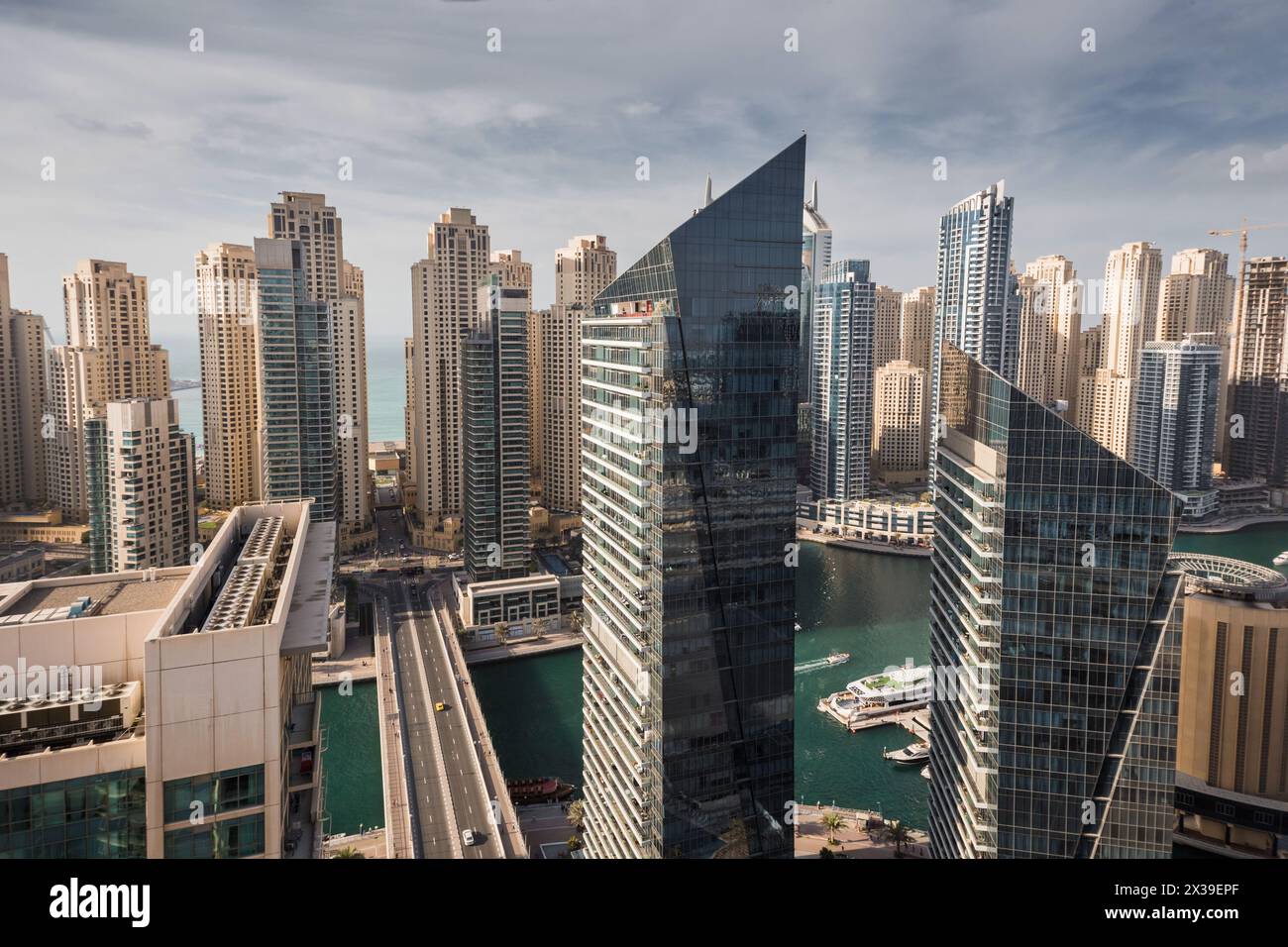 DUBAÏ, Émirats arabes Unis - 13 janvier 2017 : Silverene Tower RMJM dans le quartier de la marina de Dubaï, conçu par RMJM, ce complexe offre 35 étages dans la Tour A et 26 étages dans Towe Banque D'Images