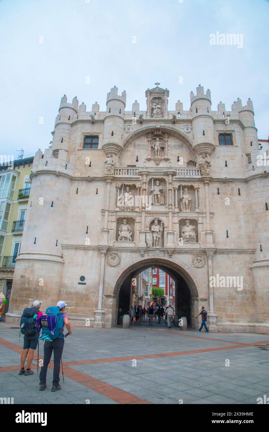 Pèlerins de passage par Santa Maria. Burgos, Espagne. Banque D'Images