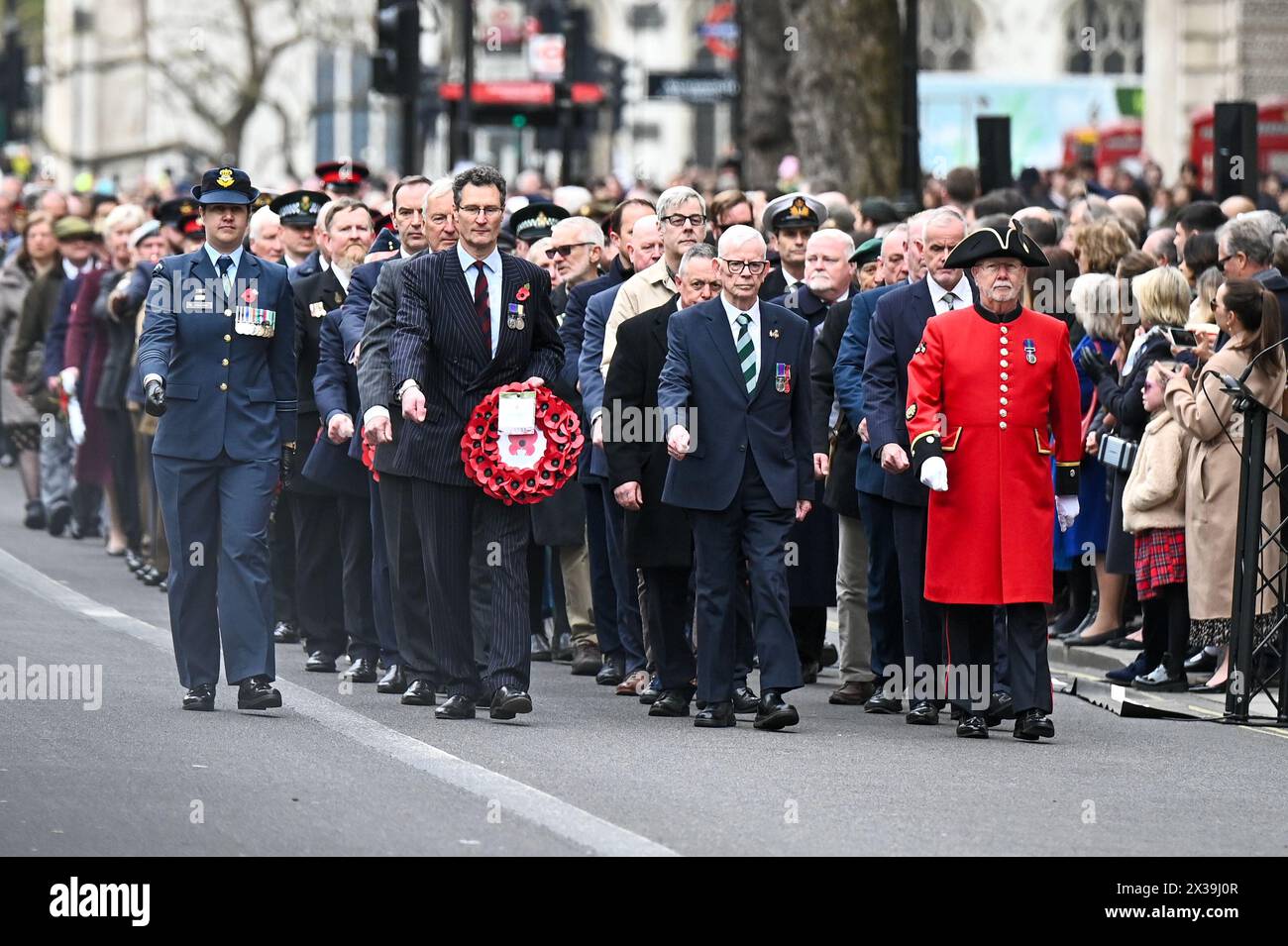 Londres, Royaume-Uni. 25 avril 2024. Le prince Edward, duc d'Édimbourg, assiste à la cérémonie de la Journée de l'ANZAC au cénotaphe. (Photo de Robin Pope/NurPhoto) crédit : NurPhoto SRL/Alamy Live News Banque D'Images