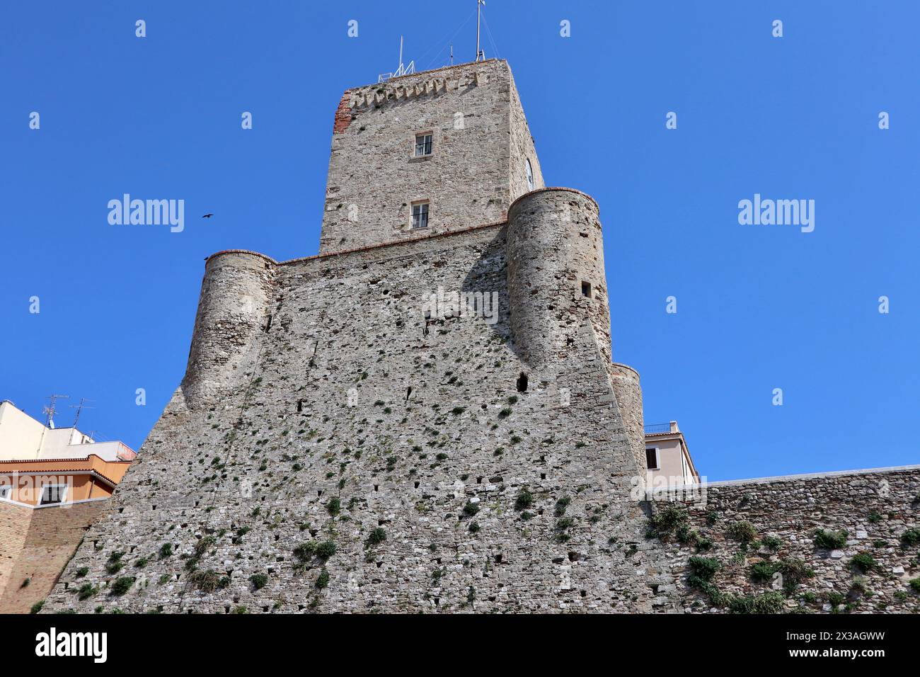 Termoli - il Castello Svevo da Piazza Castello Banque D'Images