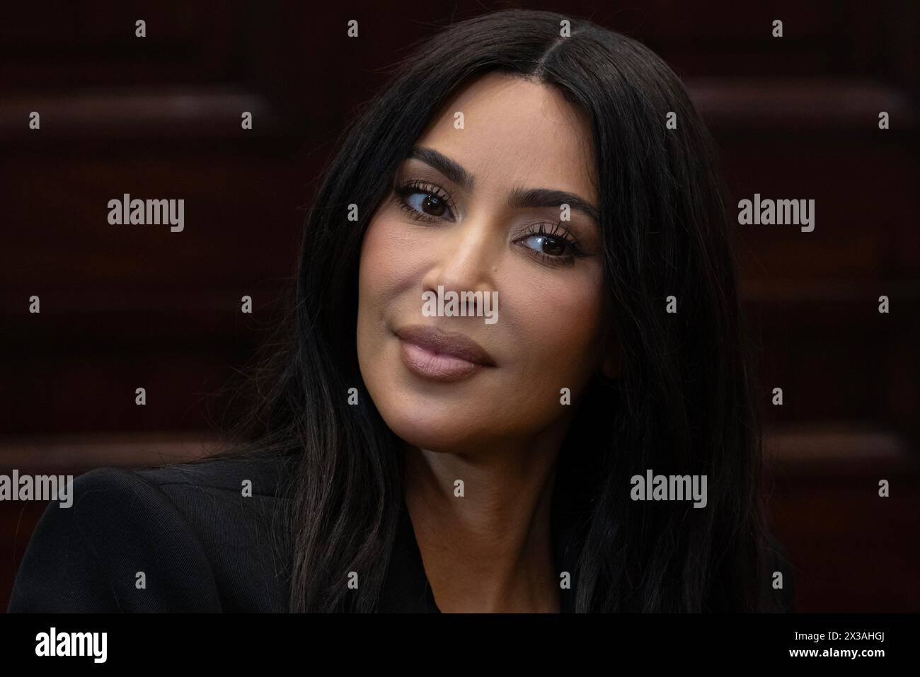 Washington, États-Unis. 25 avril 2024. Kim Kardashian assiste à un événement avec le vice-président Kamala Harris lors du mois de la deuxième chance dans la salle Roosevelt de la Maison Blanche à Washington DC le jeudi 25 avril 2024. Photo de Michael Reynolds/UPI crédit : UPI/Alamy Live News Banque D'Images