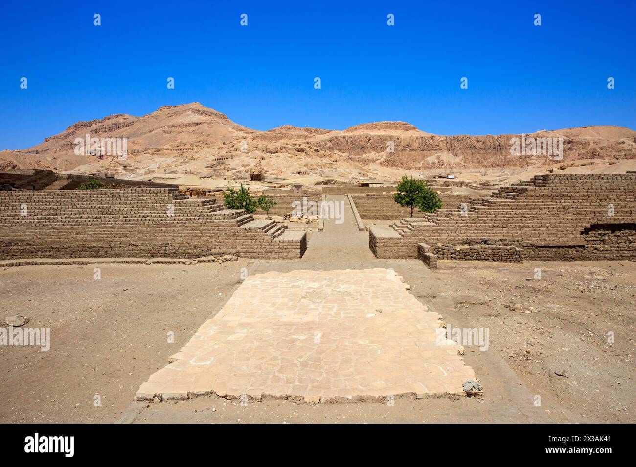 Temple mortuaire de Thoutmôsis III à Deir el-Bahari (gouvernorat de Louxor), Égypte Banque D'Images