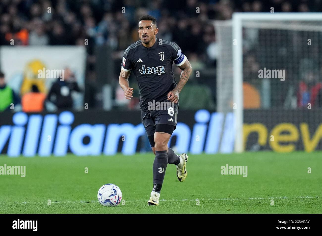 Rome, Italie. 23 avril 2024. Danilo du Juventus FC lors du match de deuxième manche de la demi-finale de la Coppa Italia entre le SS Lazio et le Juventus FC au Stadio Olimpico le 23 avril 2024 à Rome, en Italie. Crédit : Giuseppe Maffia/Alamy Live News Banque D'Images