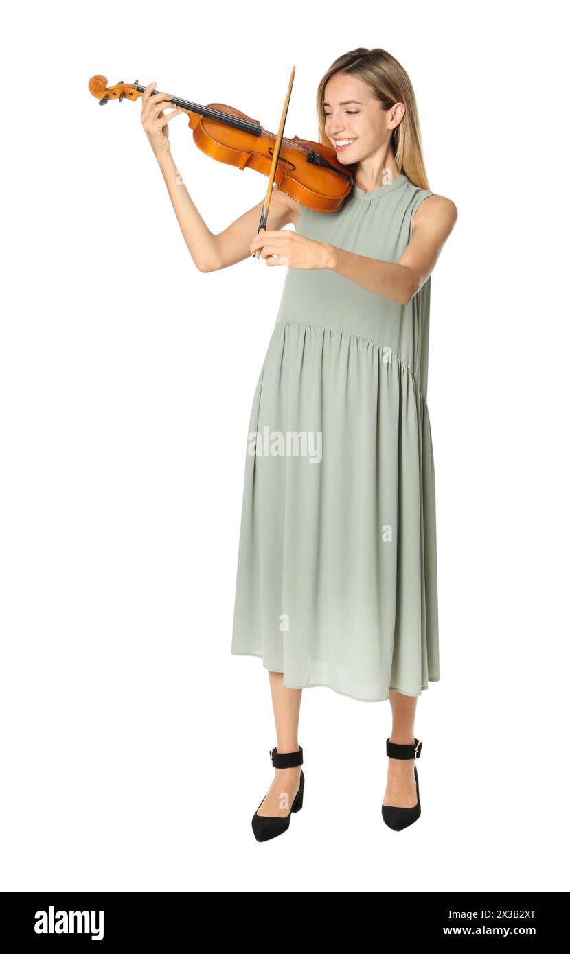 Belle femme jouant du violon sur fond blanc Banque D'Images