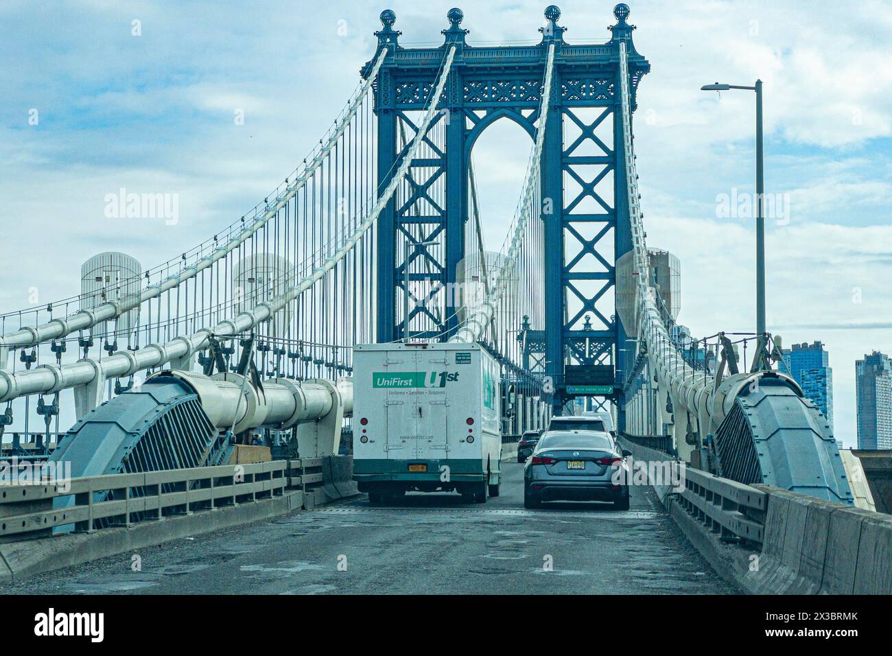 Trajet en voiture sur le pont de Manhattan de Manhattan à Brooklyn, New York Banque D'Images