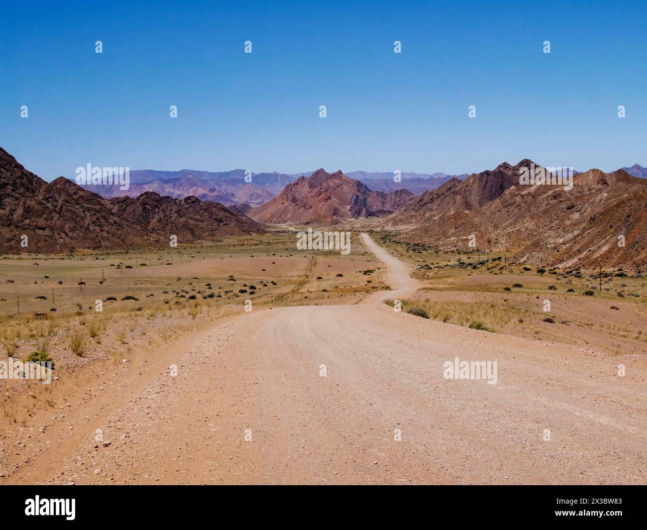 Panorama de montagne autour de la route C13 au pied des montagnes Hunsberg dans le sud de la Namibie. Région de Karas, Namibie Banque D'Images