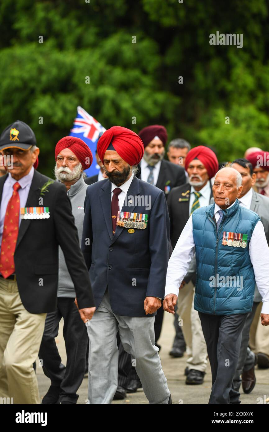 Melbourne, Australie. 25 avril 2024. Des vétérans indiens défilent pendant la parade de l'Anzac Day au mémorial du sanctuaire du souvenir à Melbourne. (Photo de Alexander Bogatyrev/SOPA images/SIPA USA) crédit : SIPA USA/Alamy Live News Banque D'Images