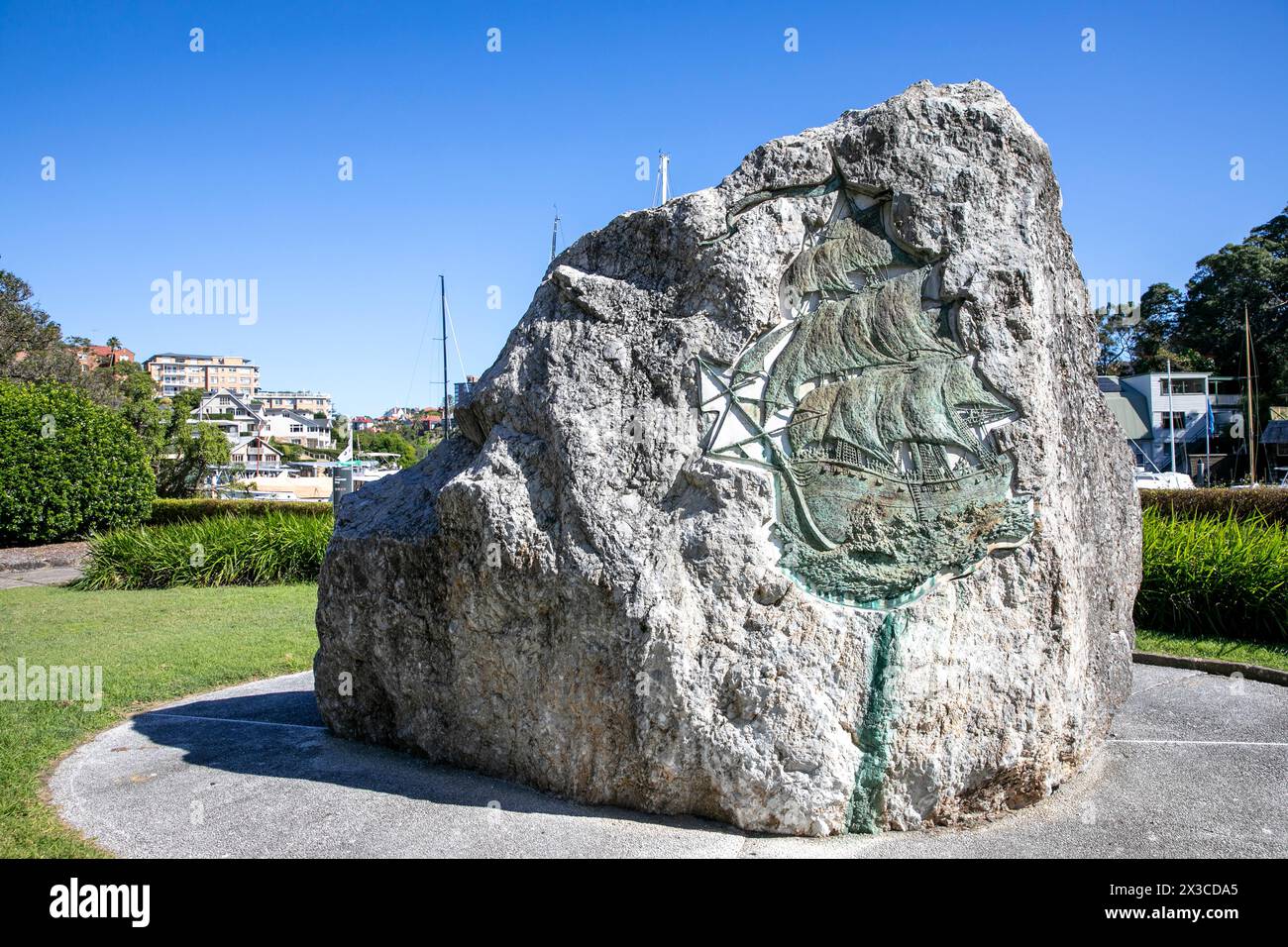 Le navire amiral HMS Sirius de la première flotte, plaque and 1989 bas relief célèbre les 200 ans de la colonisation européenne à Mosman, Sydney, Australie Banque D'Images