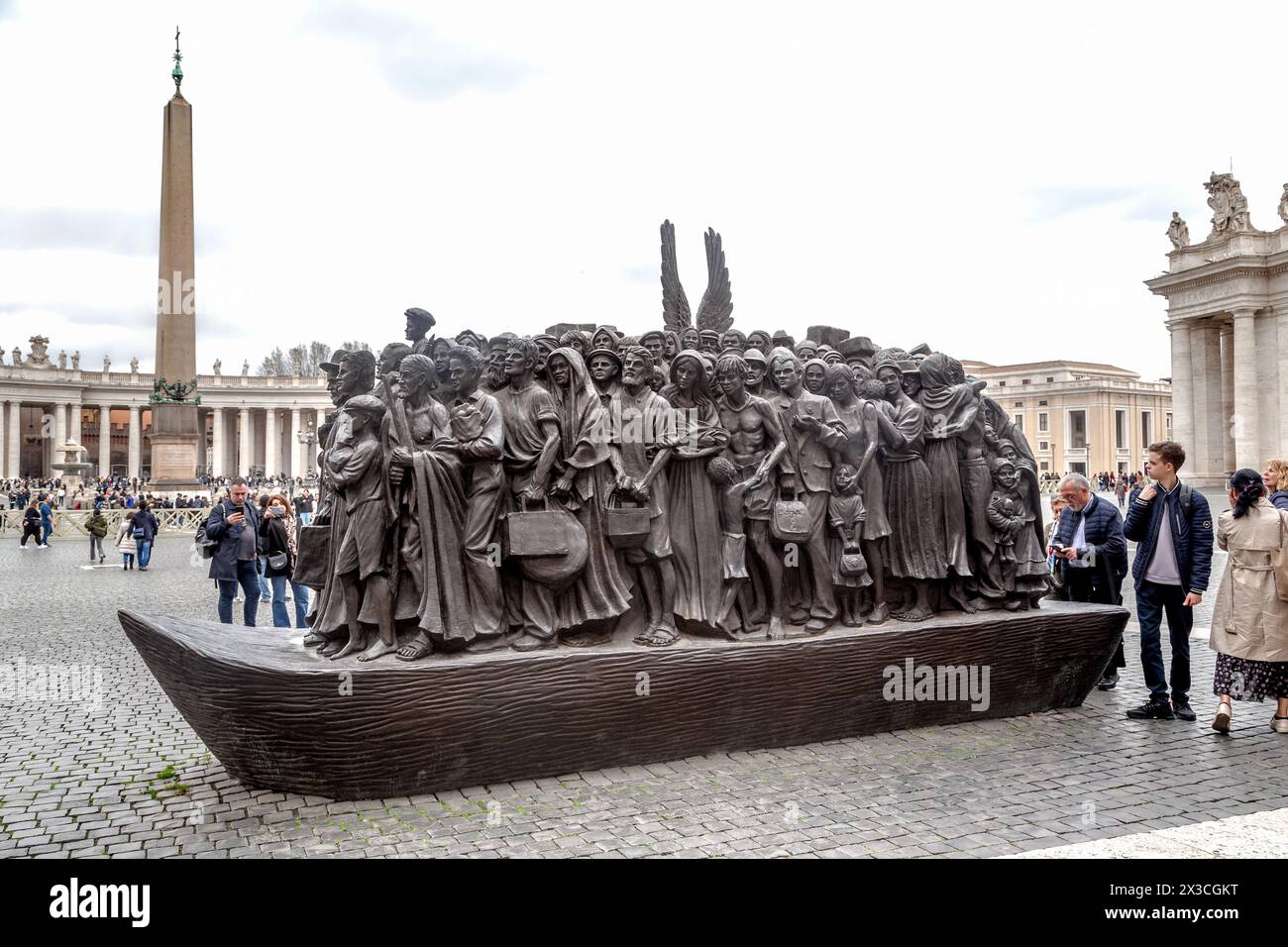ROME, VATICAN - MARTH 9, 2023 : ceci est le monument aux migrants 'les anges ne savent pas' (par Timothy Schmaltz) Banque D'Images
