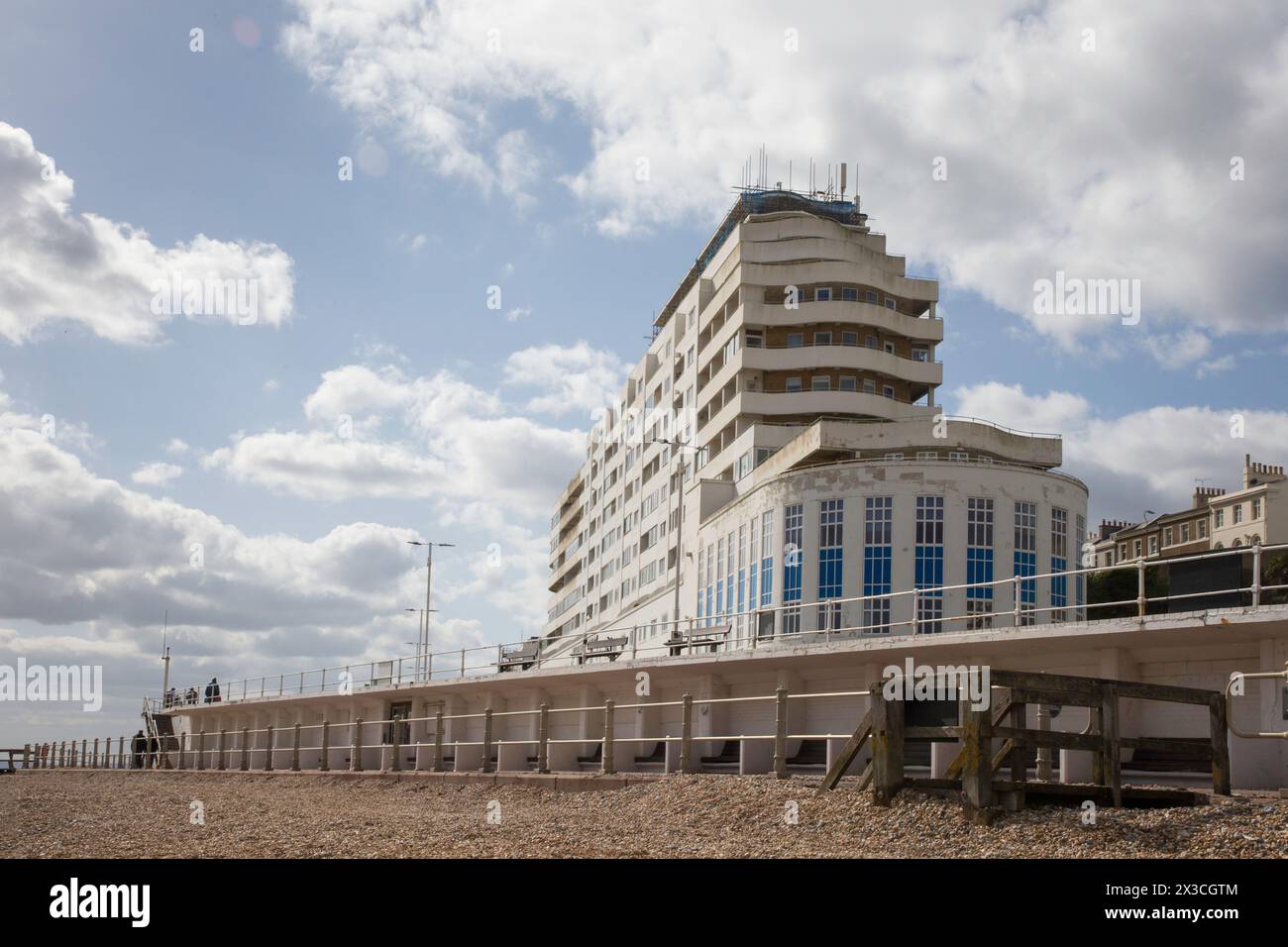 Marine court Streamline moderne (Art Déco) immeuble d'appartements sur le front de mer de St Leonards-on-Sea Banque D'Images