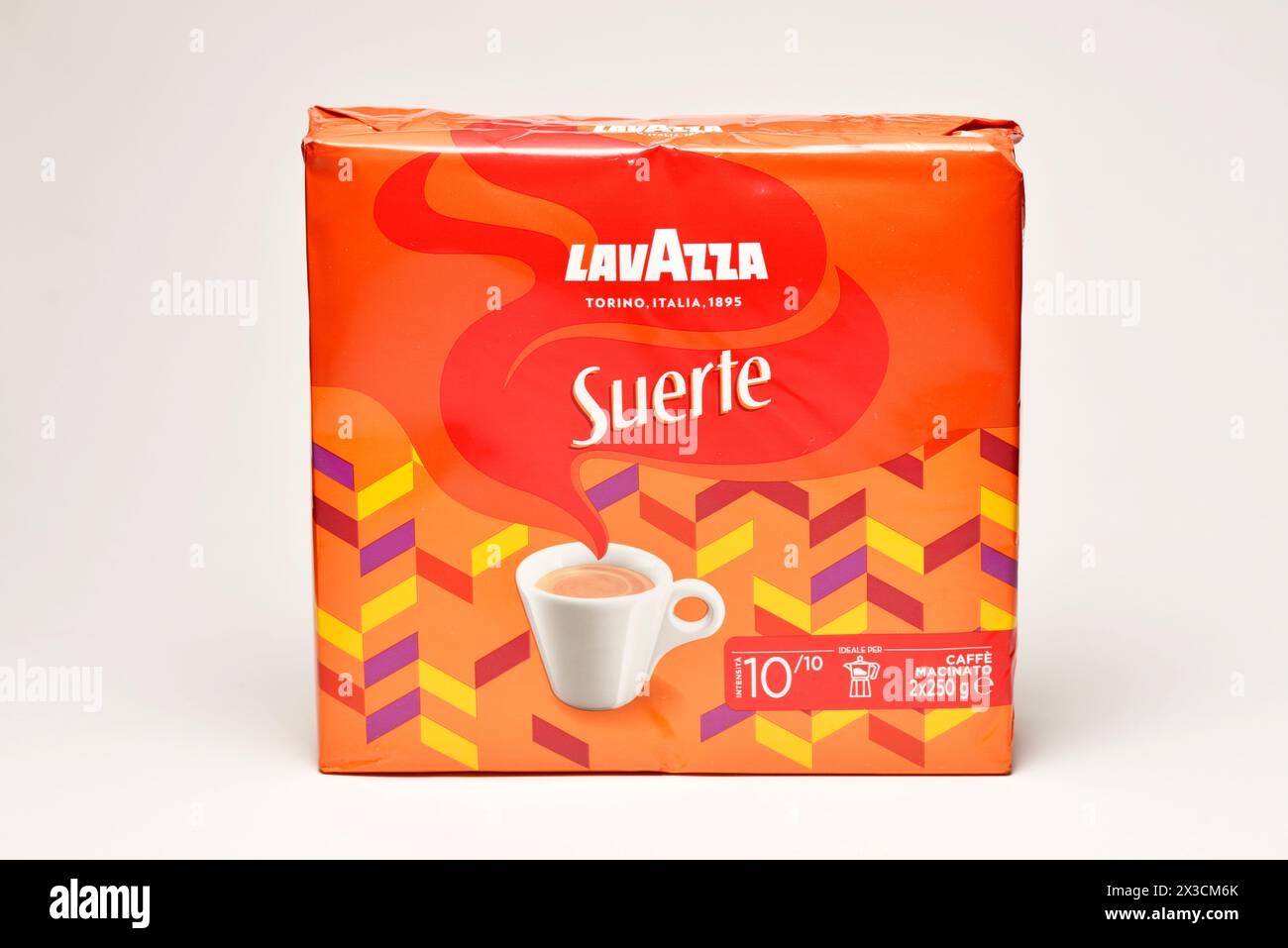 Lavazza Suerte café moulu italien emballage double sur blanc Banque D'Images