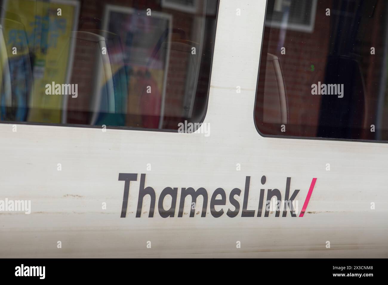 Thameslink est une ligne principale sur le réseau ferroviaire britannique, allant de Bedford, Luton, St Albans City, Peterborough, Welwyn Garden City, London Blackfriars et Cambridge via le centre de Londres jusqu'à Sutton, Orpington, Sevenoaks, Rainham, Horsham, Three Bridges, Brighton et East Grinstead. Banque D'Images