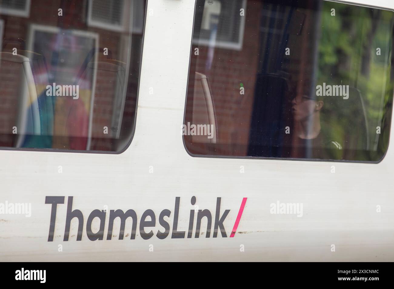 Thameslink est une ligne principale sur le réseau ferroviaire britannique, allant de Bedford, Luton, St Albans City, Peterborough, Welwyn Garden City, London Blackfriars et Cambridge via le centre de Londres jusqu'à Sutton, Orpington, Sevenoaks, Rainham, Horsham, Three Bridges, Brighton et East Grinstead. Banque D'Images